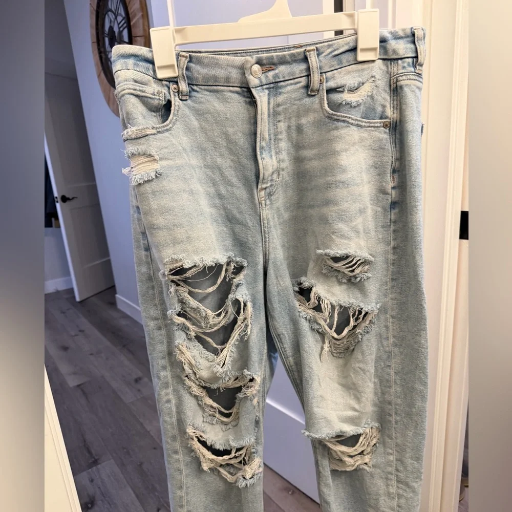 American Eagle Ripped Denim Jeans - Picture 6 of 14